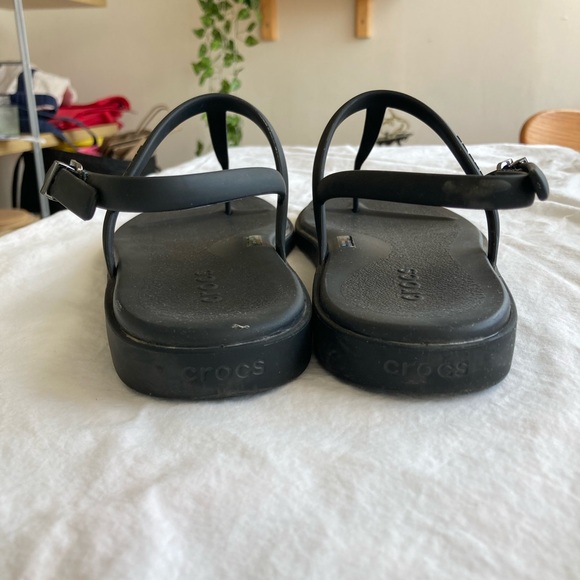 Crocs black Miami T-strap sandal, size 9 - Picture 3 of 8